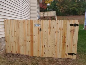 3 quick solutions for a squeaking gate