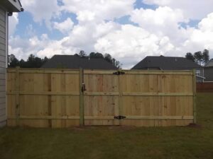 Fancy cap and trim fence